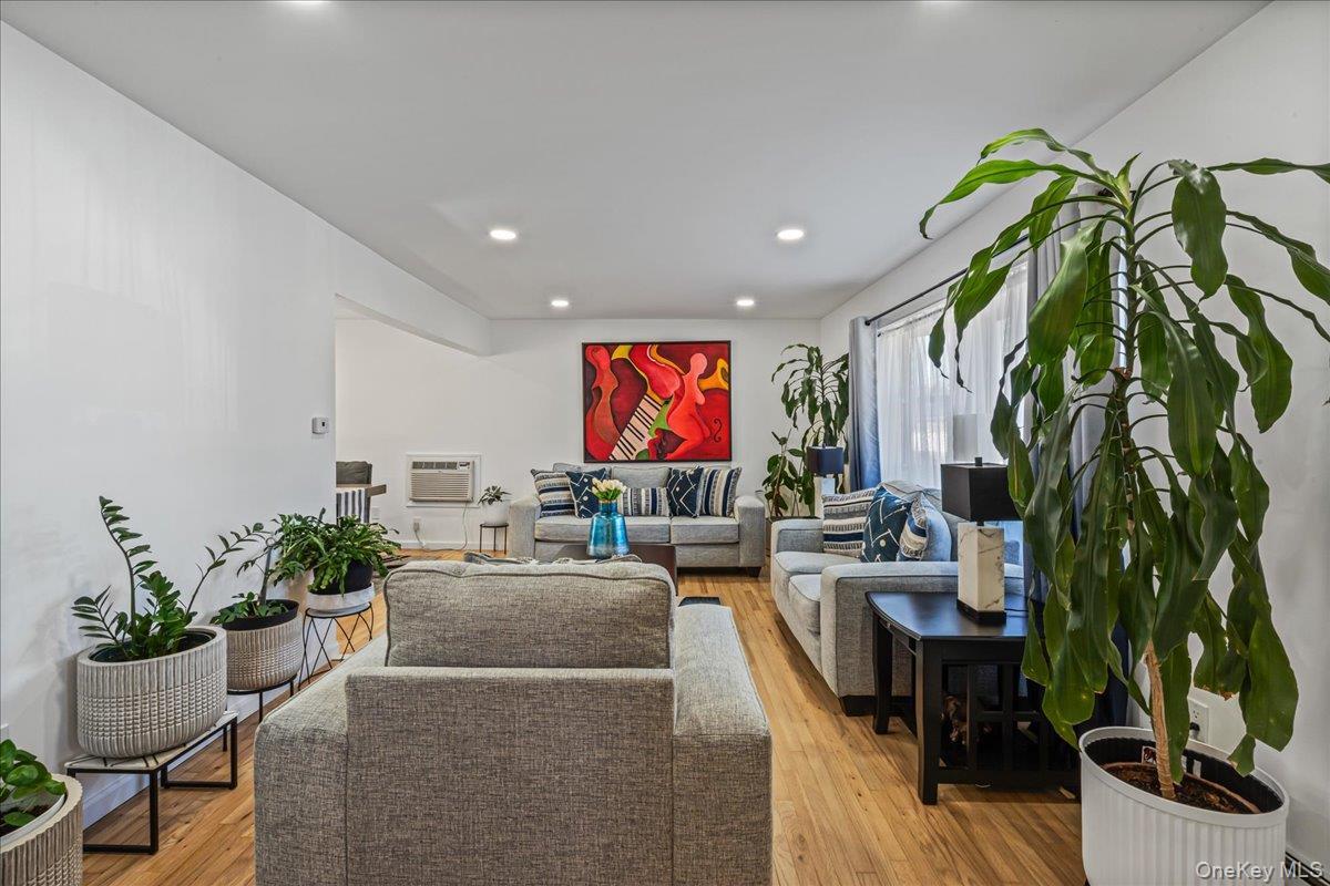 Single Family Colonial Nassau County, NY 11758, MLS-926202-14