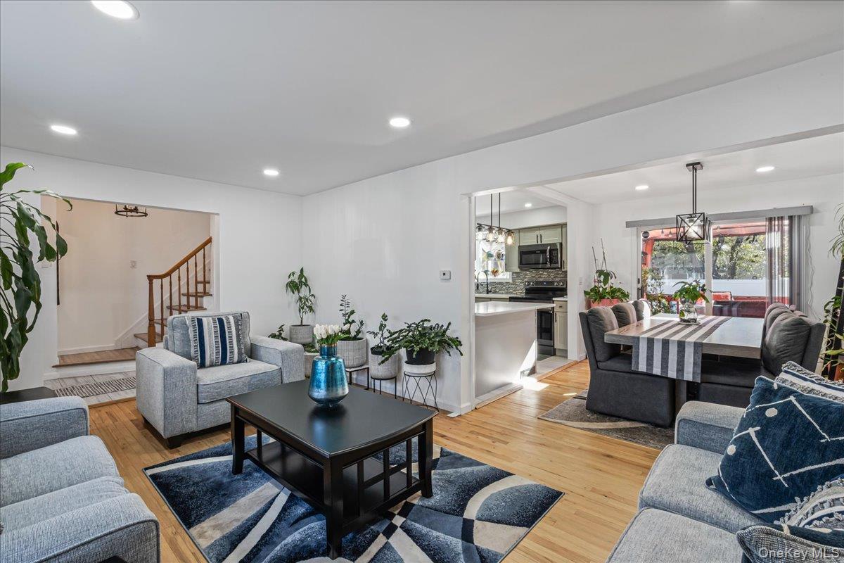 Single Family Colonial Nassau County, NY 11758, MLS-926202-16