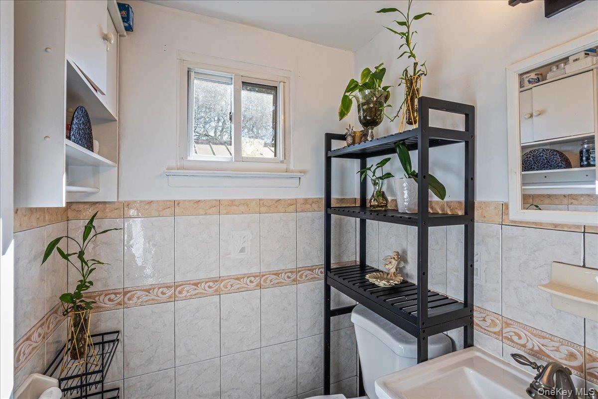 Single Family Colonial Nassau County, NY 11758, MLS-926202-21