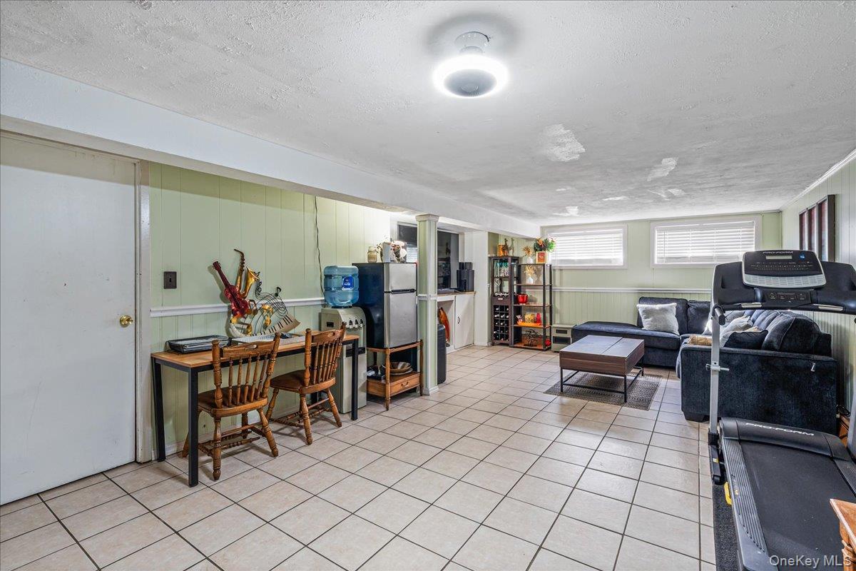 Single Family Colonial Nassau County, NY 11758, MLS-926202-22