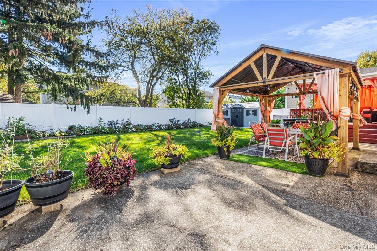 Single Family Colonial Nassau County, NY 11758, MLS-926202-25