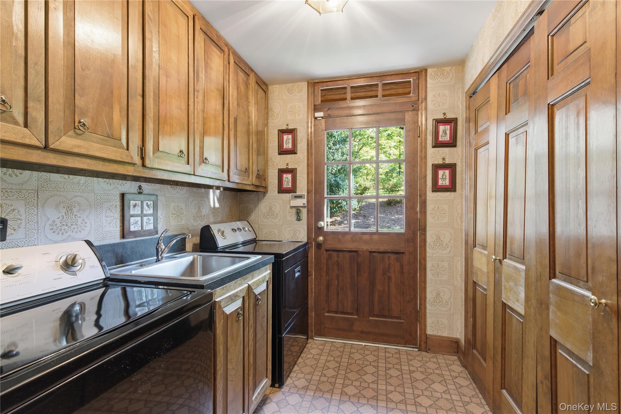 Single Family Lloyd Point Suffolk County, NY 11743, MLS-926211-15