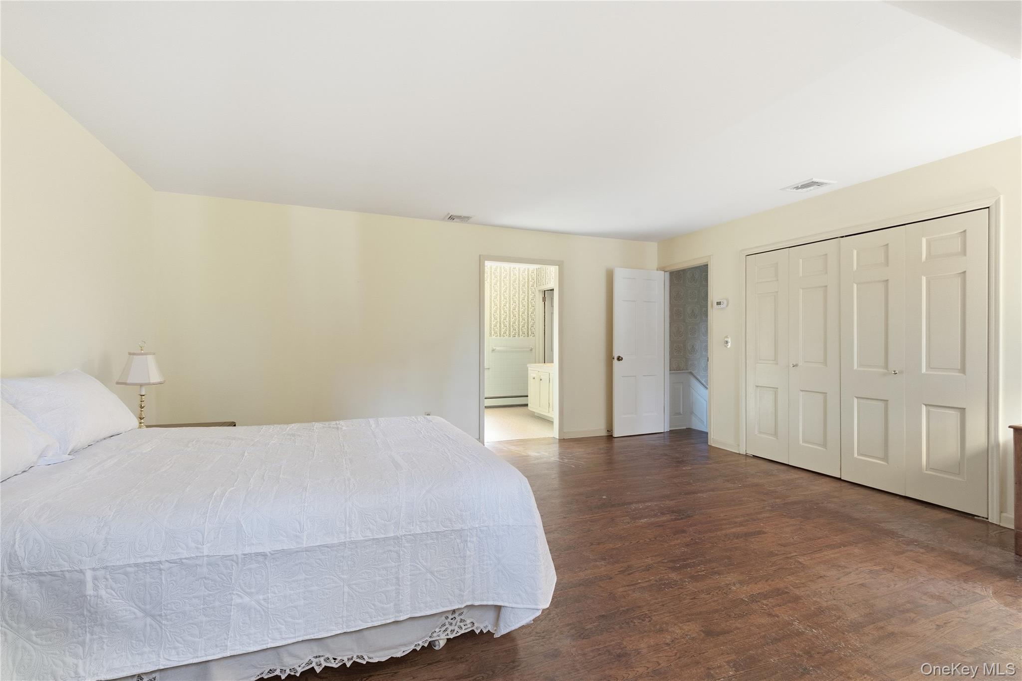 Single Family Lloyd Point Suffolk County, NY 11743, MLS-926211-17