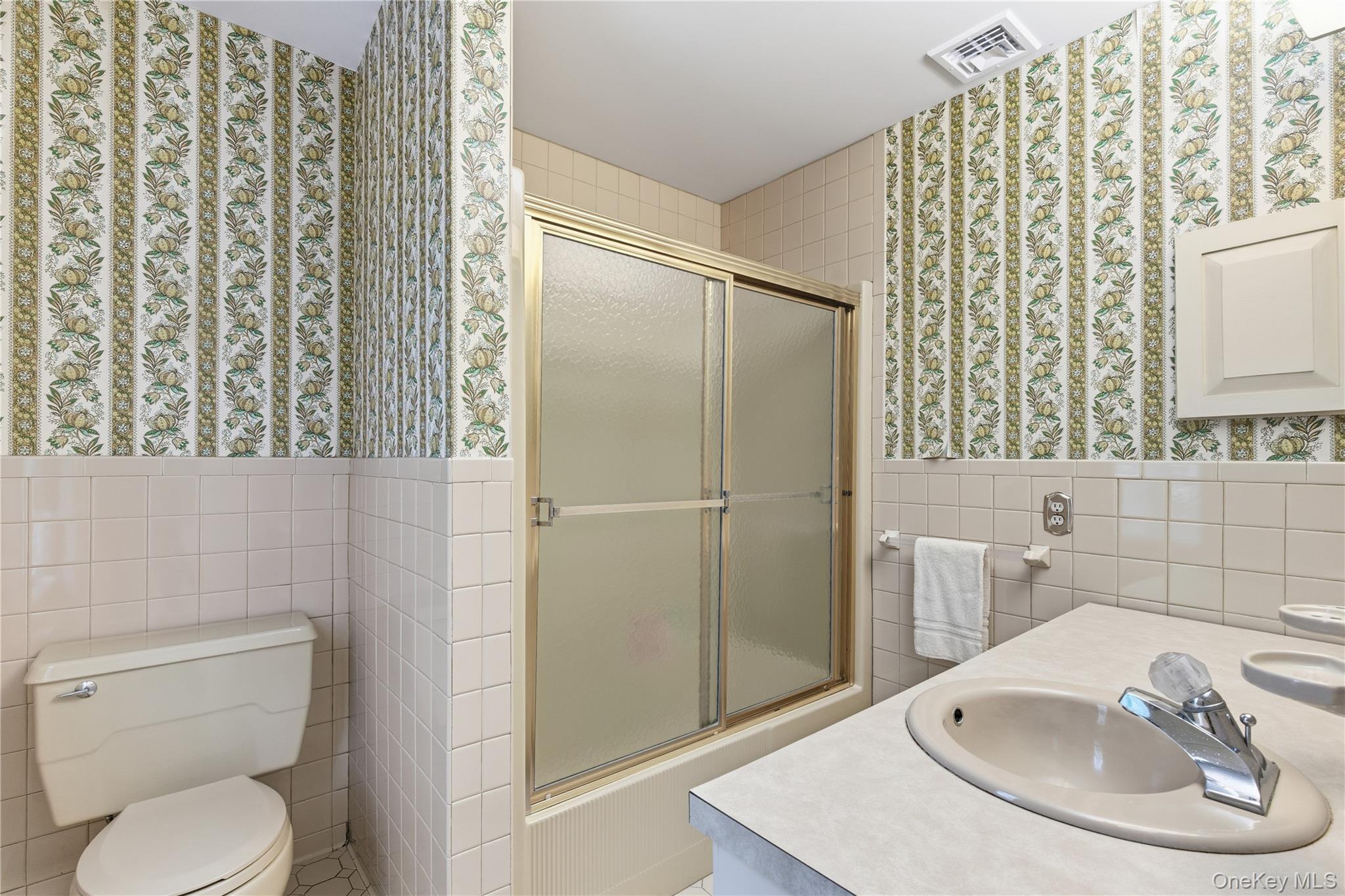 Single Family Lloyd Point Suffolk County, NY 11743, MLS-926211-19