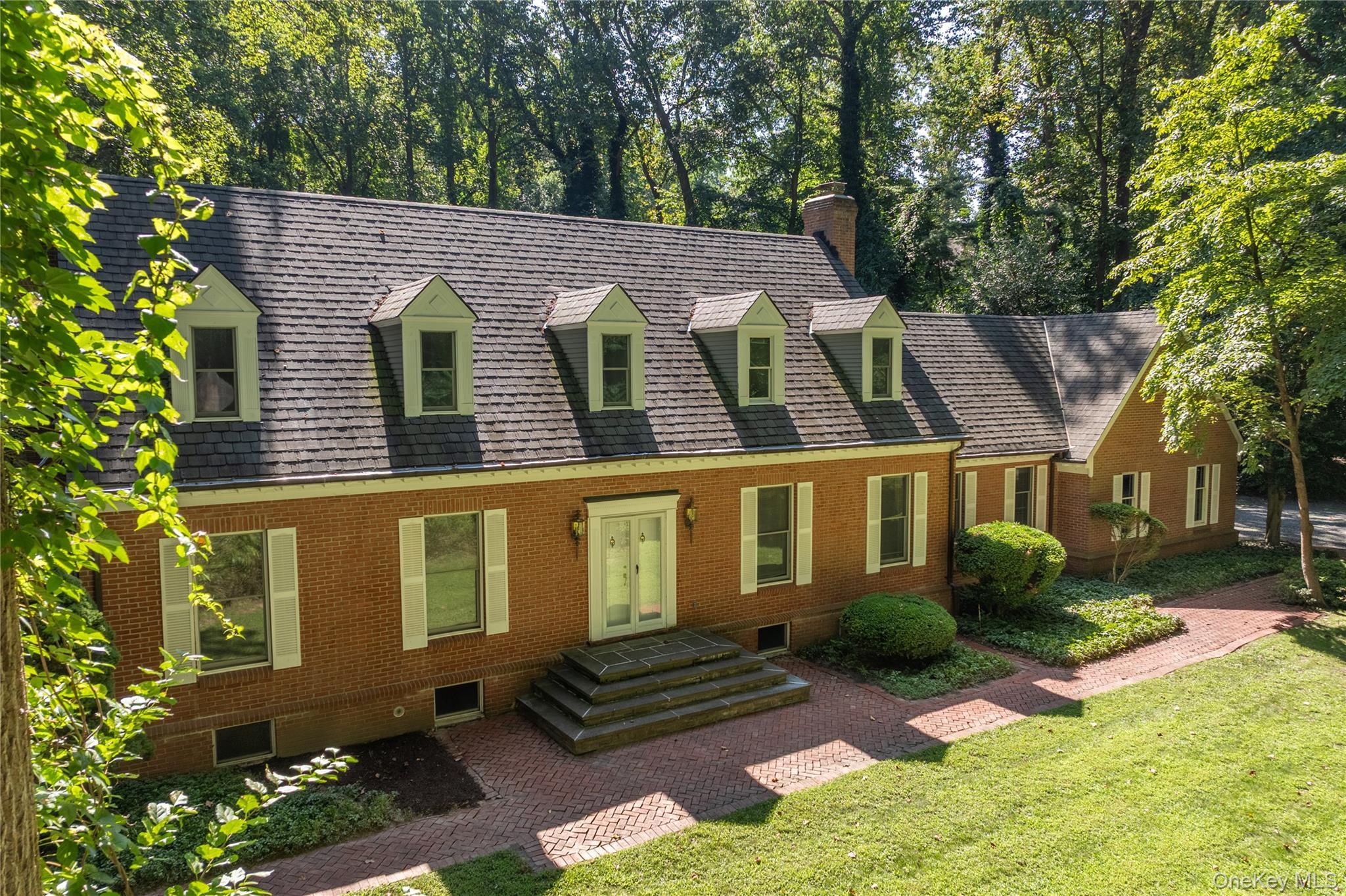 Single Family Lloyd Point Suffolk County, NY 11743, MLS-926211-2