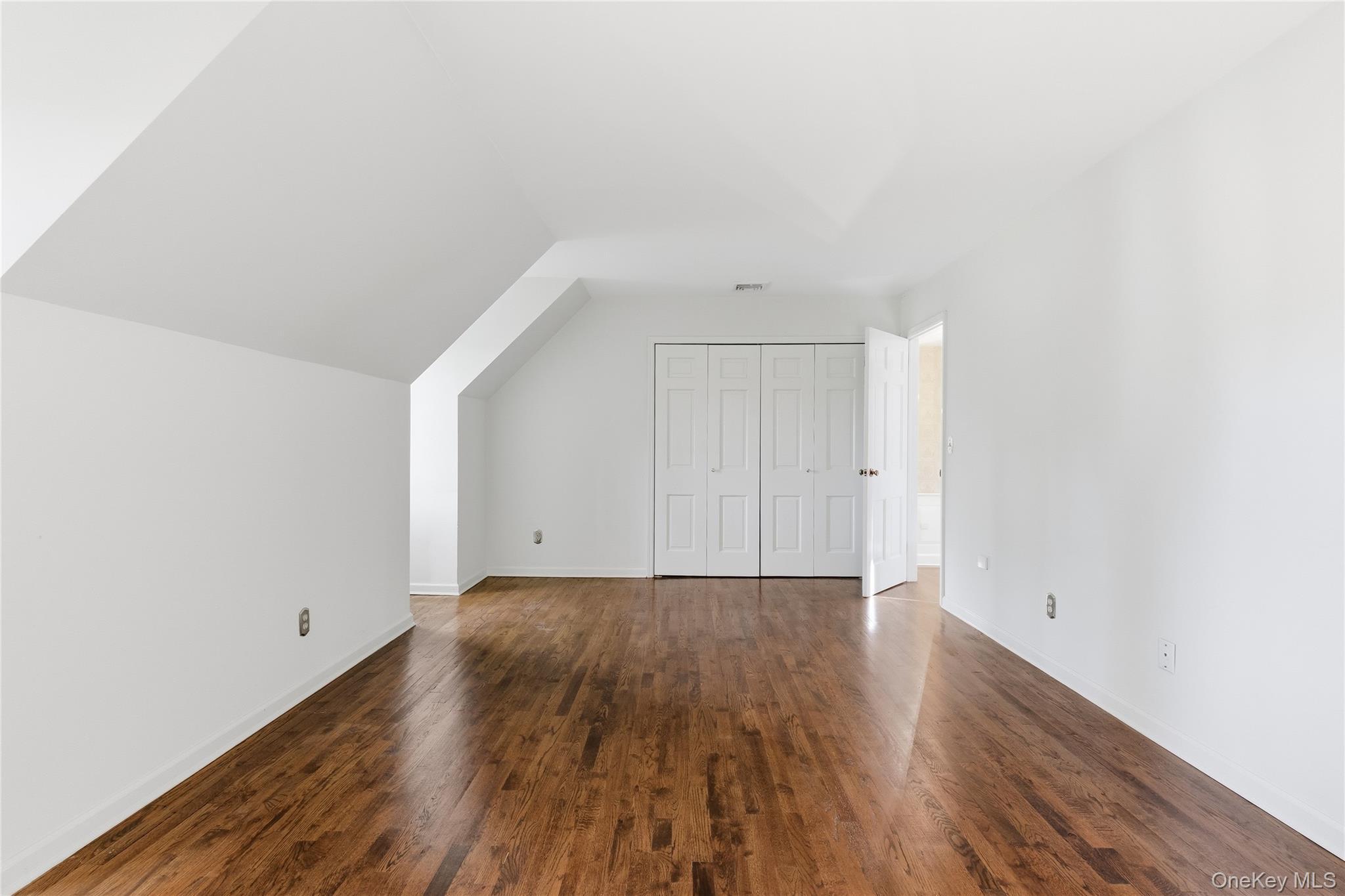 Single Family Lloyd Point Suffolk County, NY 11743, MLS-926211-20