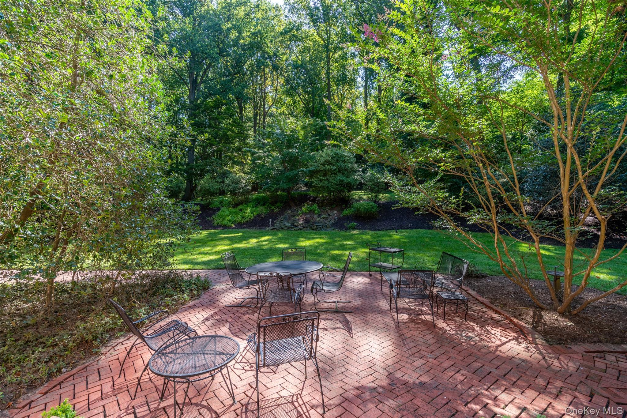 Single Family Lloyd Point Suffolk County, NY 11743, MLS-926211-26