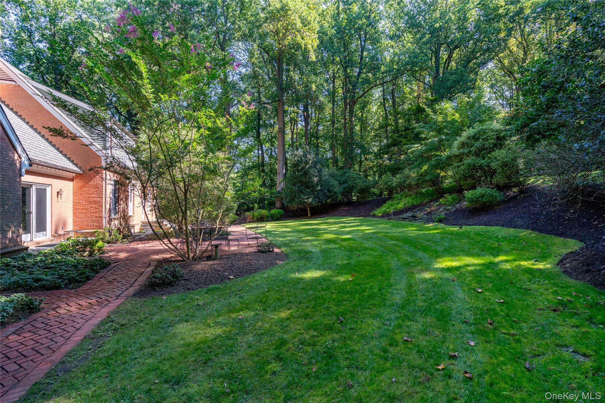 Single Family Lloyd Point Suffolk County, NY 11743, MLS-926211-27