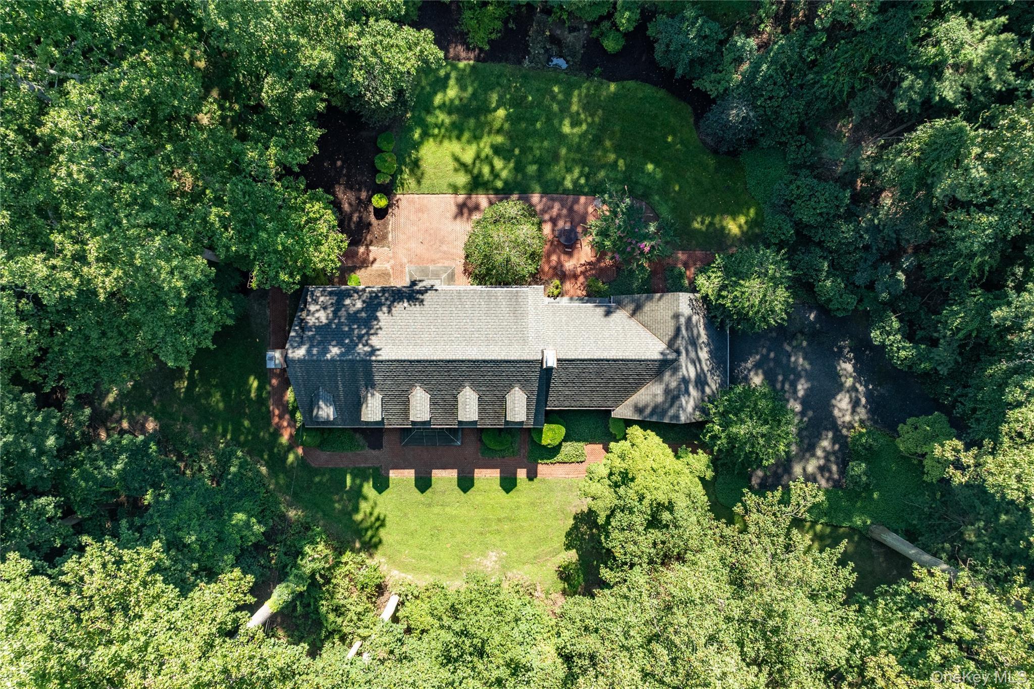 Single Family Lloyd Point Suffolk County, NY 11743, MLS-926211-28