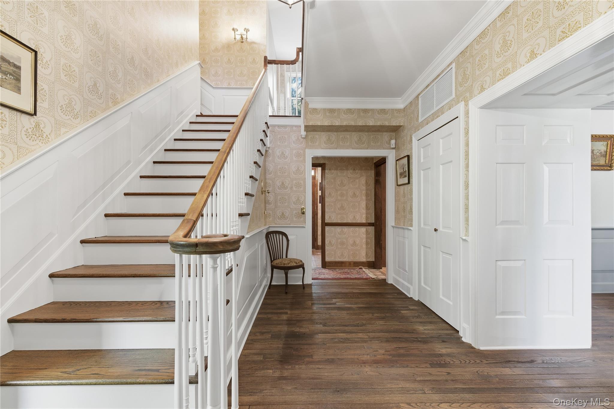 Single Family Lloyd Point Suffolk County, NY 11743, MLS-926211-3