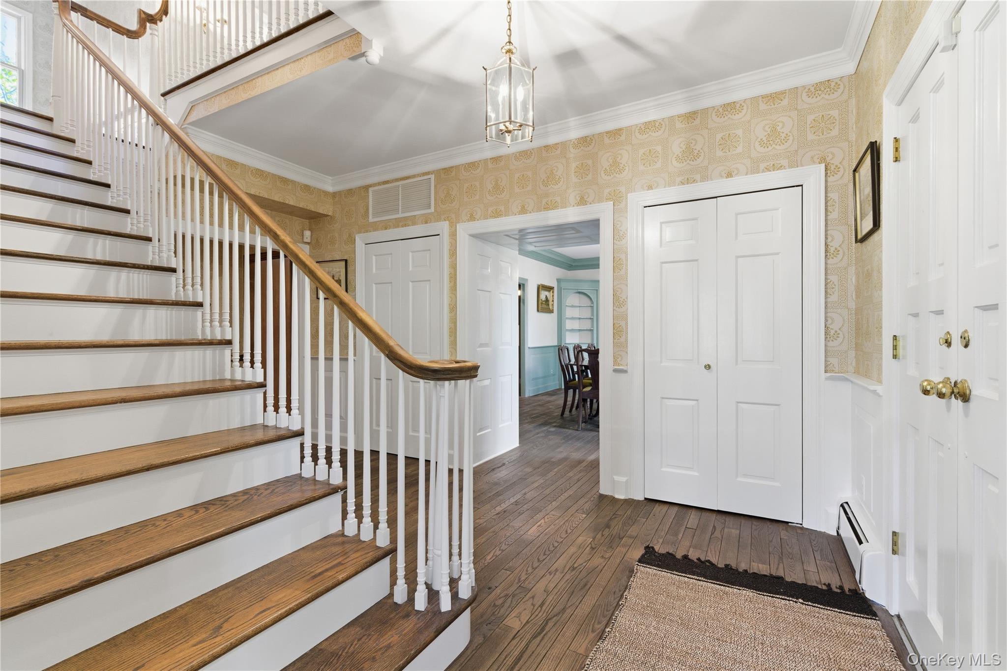 Single Family Lloyd Point Suffolk County, NY 11743, MLS-926211-4