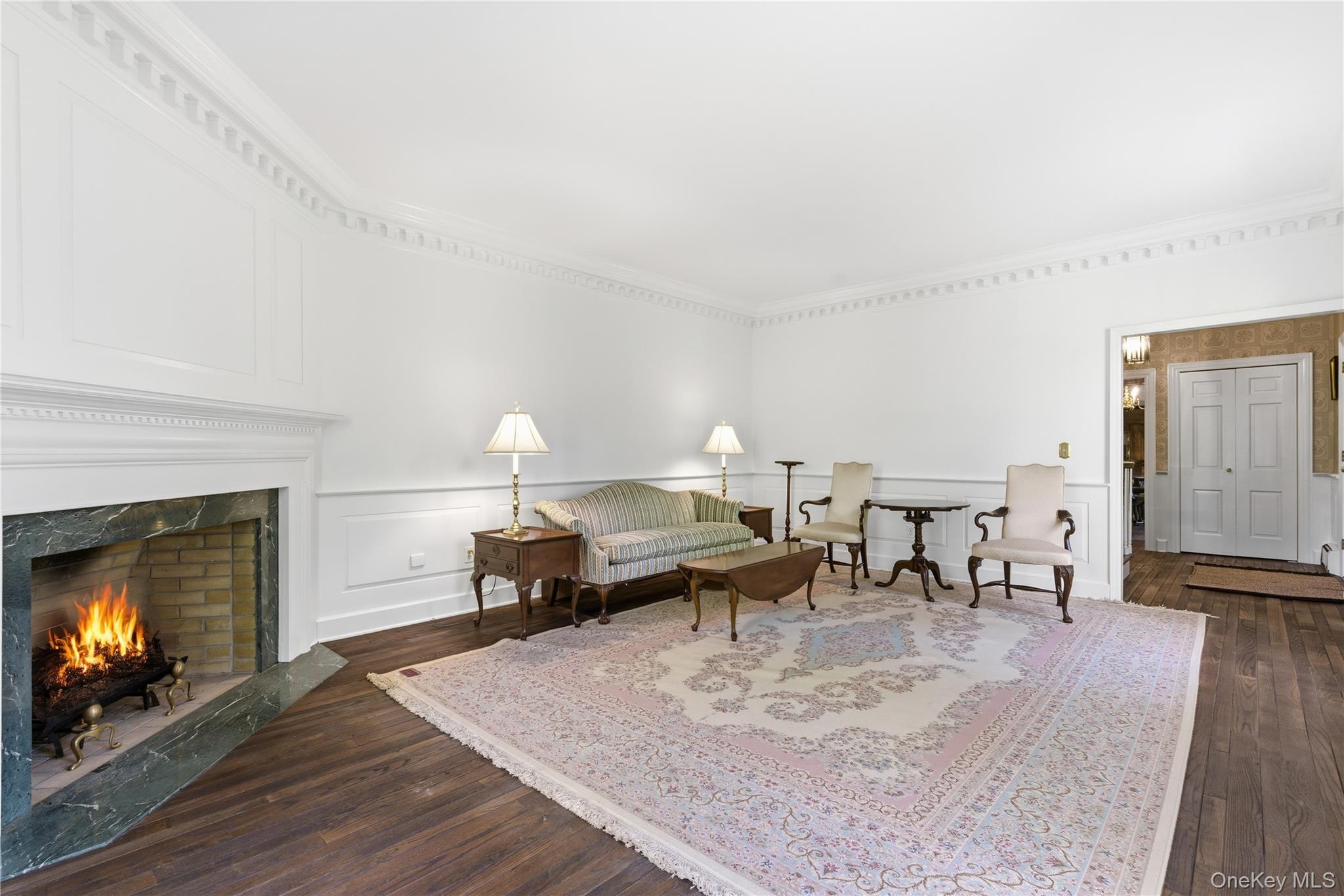 Single Family Lloyd Point Suffolk County, NY 11743, MLS-926211-6