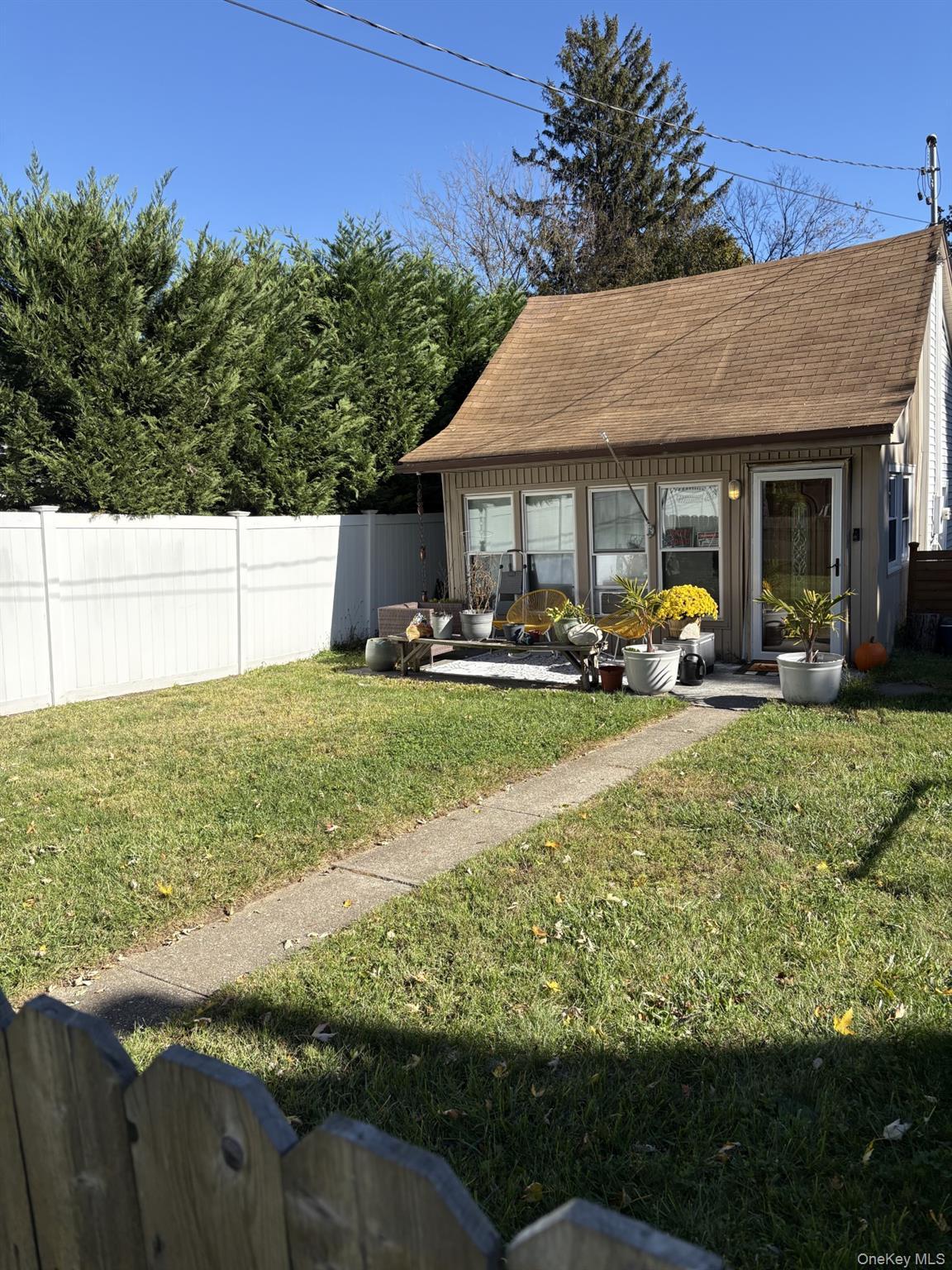 Single Family Edgewood  Suffolk County, NY 11776, MLS-926212-2