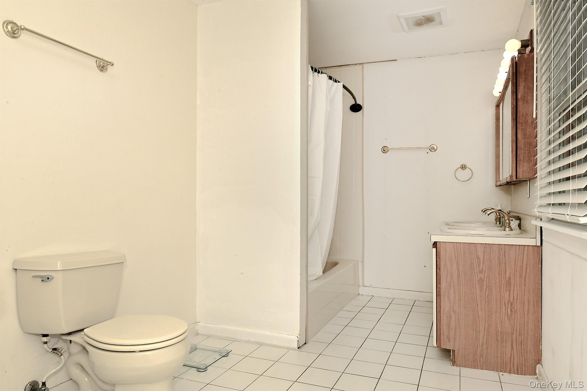 Single Family Rome  Suffolk County, NY 11772, MLS-926215-17