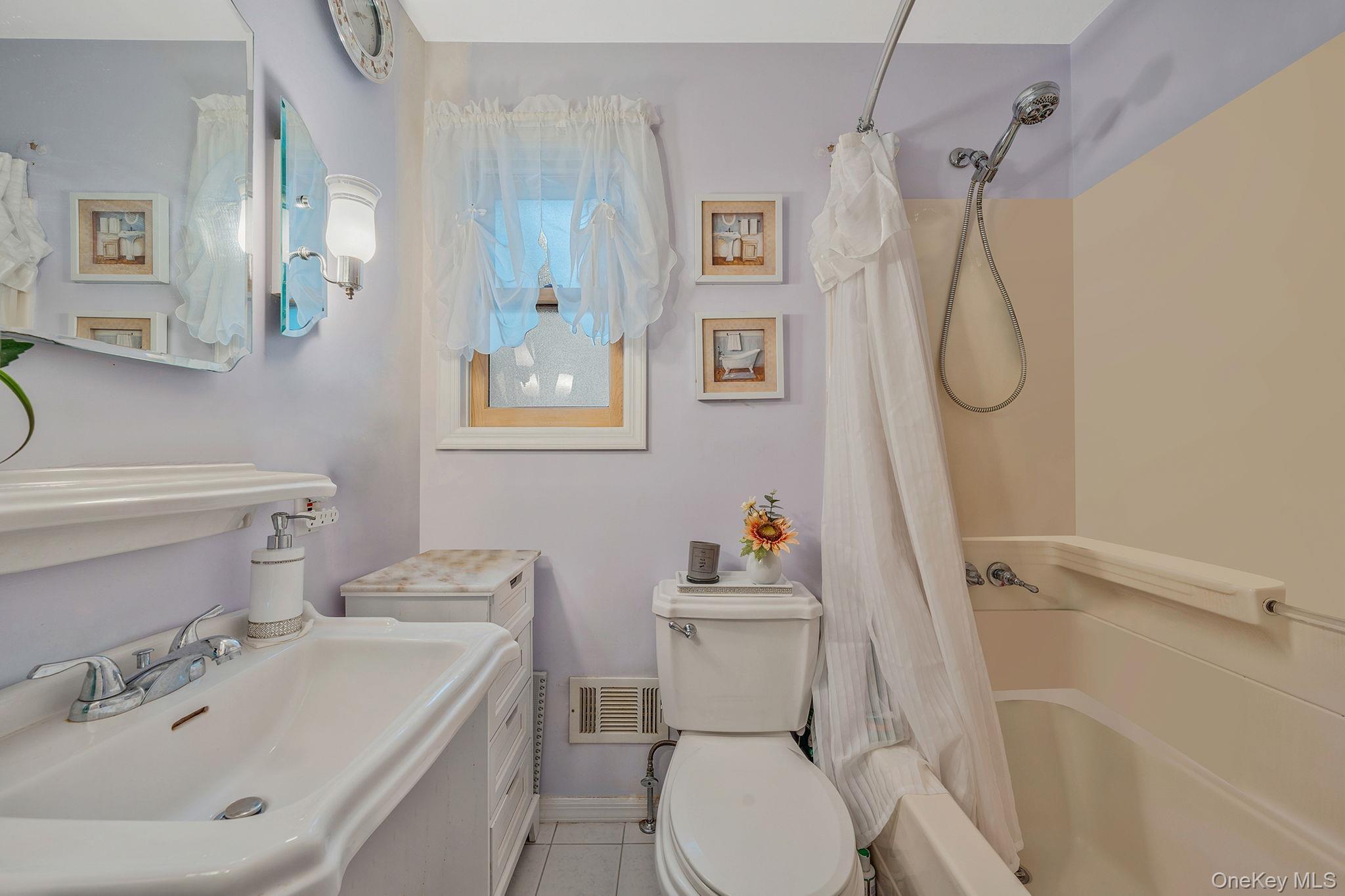 Single Family West Suffolk County, NY 11706, MLS-926248-14