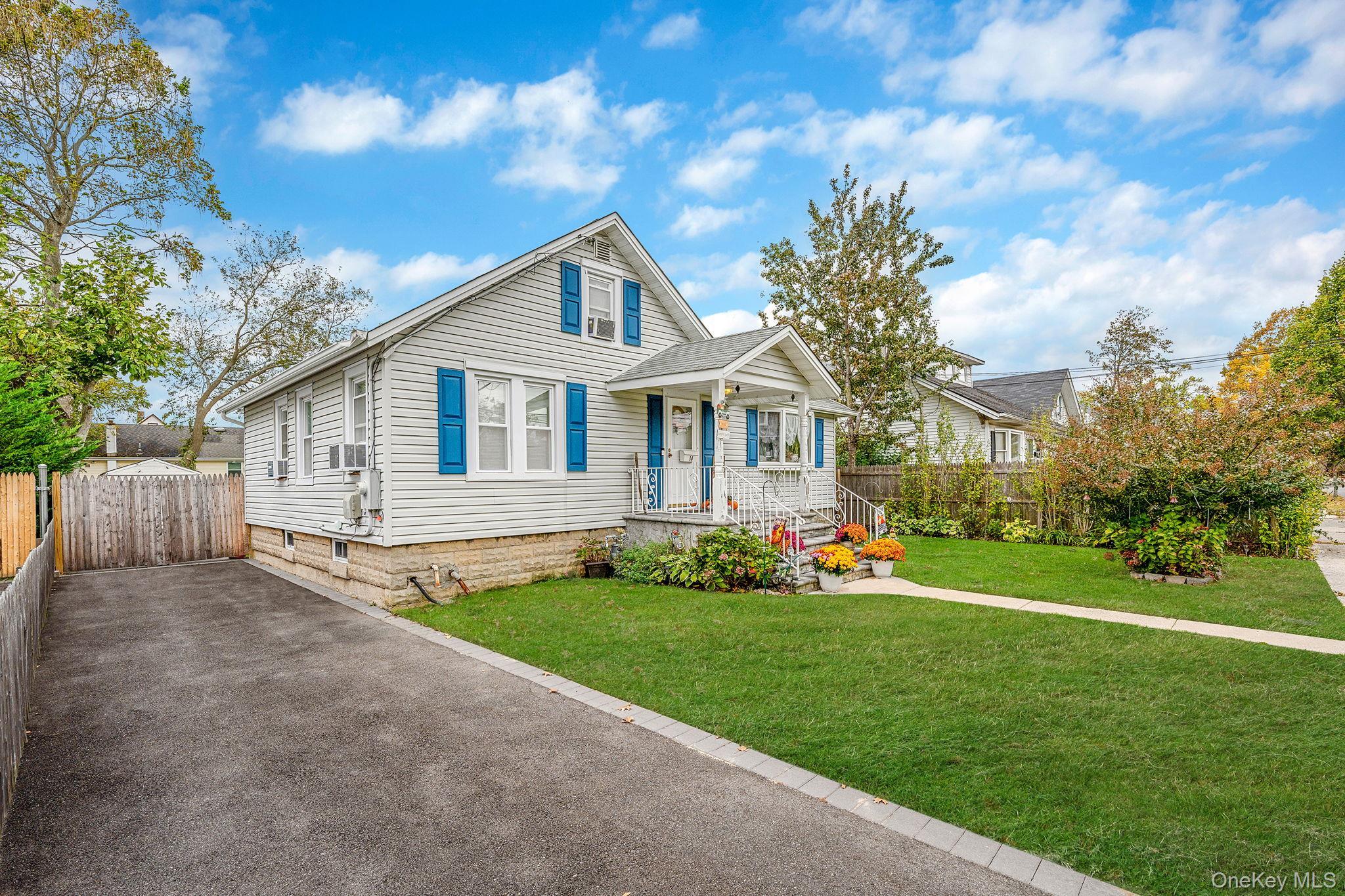 Single Family West Suffolk County, NY 11706, MLS-926248-15