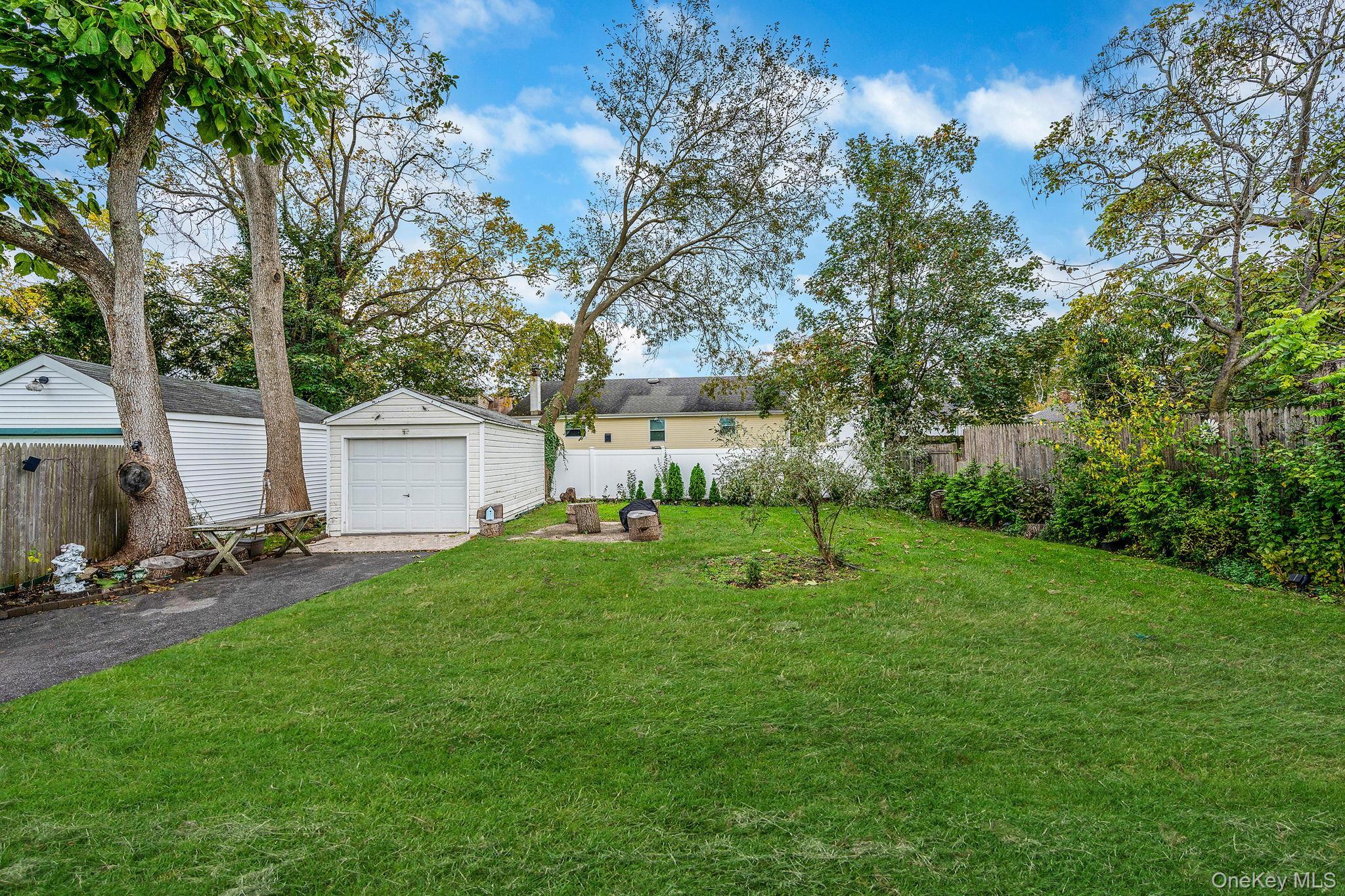 Single Family West Suffolk County, NY 11706, MLS-926248-16