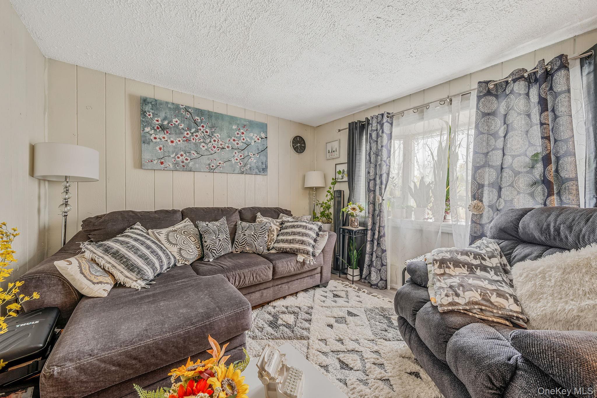 Single Family West Suffolk County, NY 11706, MLS-926248-6