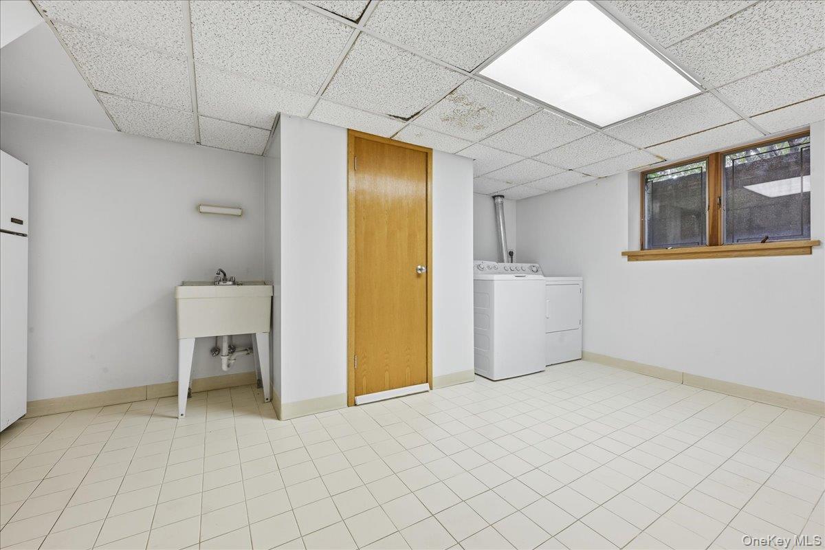 Single Family Luquer Nassau County, NY 11030, MLS-926256-34