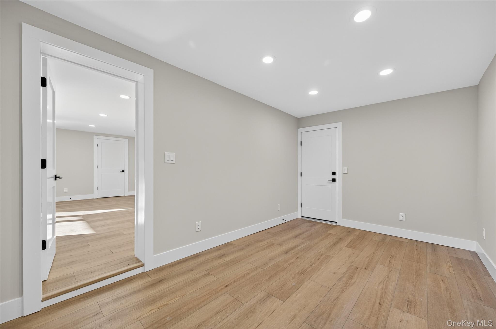 Single Family Maytime  Nassau County, NY 11753, MLS-926259-32