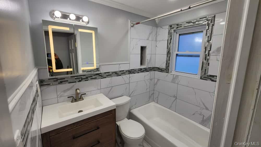 Single Family Grand  Nassau County, NY 11510, MLS-926264-5