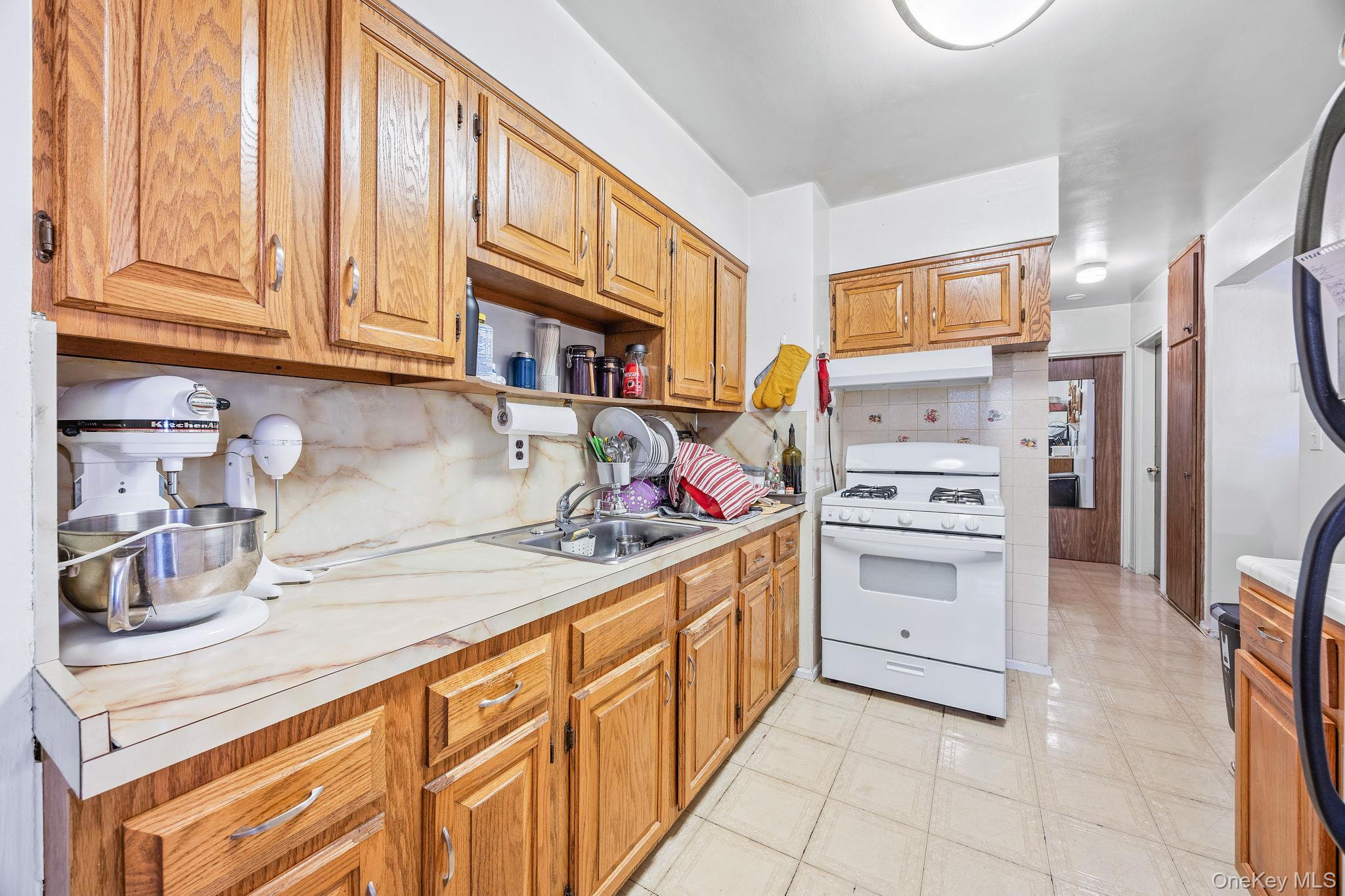 Single Family 78th  Queens, NY 11370, MLS-926272-10