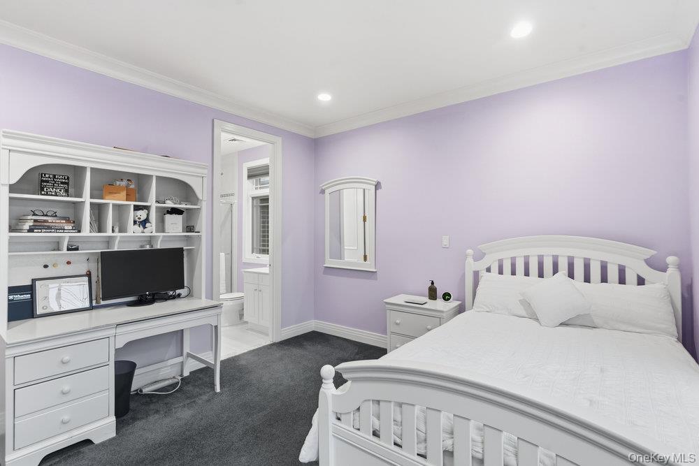 Single Family Holiday Pond Nassau County, NY 11753, MLS-926354-22