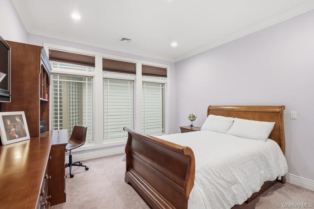 Single Family Holiday Pond Nassau County, NY 11753, MLS-926354-24