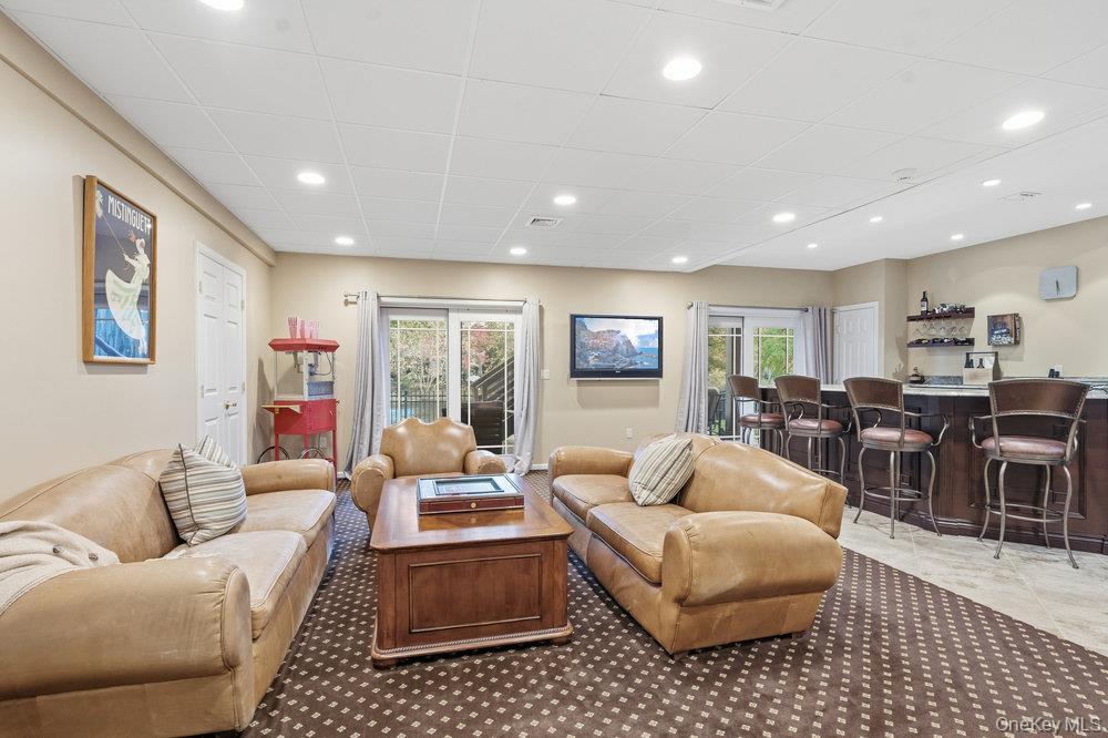 Single Family Holiday Pond Nassau County, NY 11753, MLS-926354-29