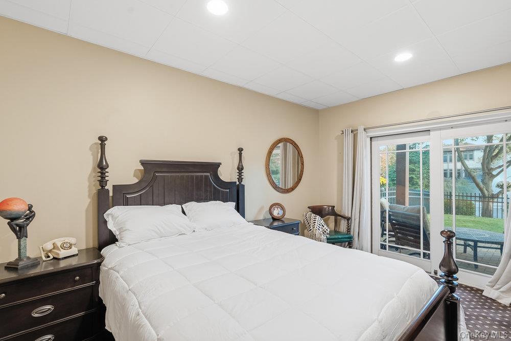 Single Family Holiday Pond Nassau County, NY 11753, MLS-926354-30