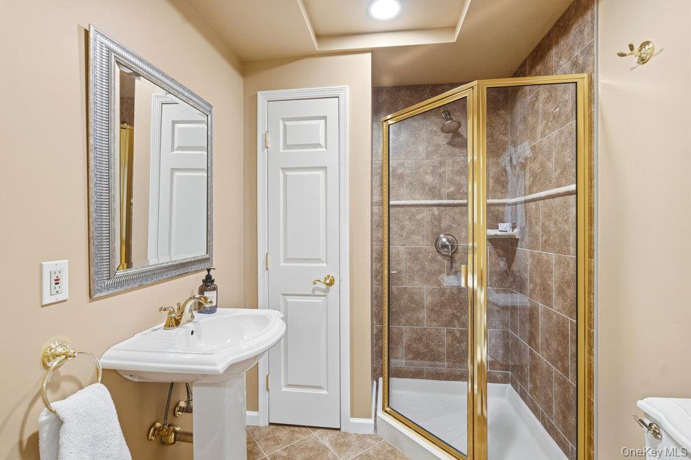 Single Family Holiday Pond Nassau County, NY 11753, MLS-926354-31