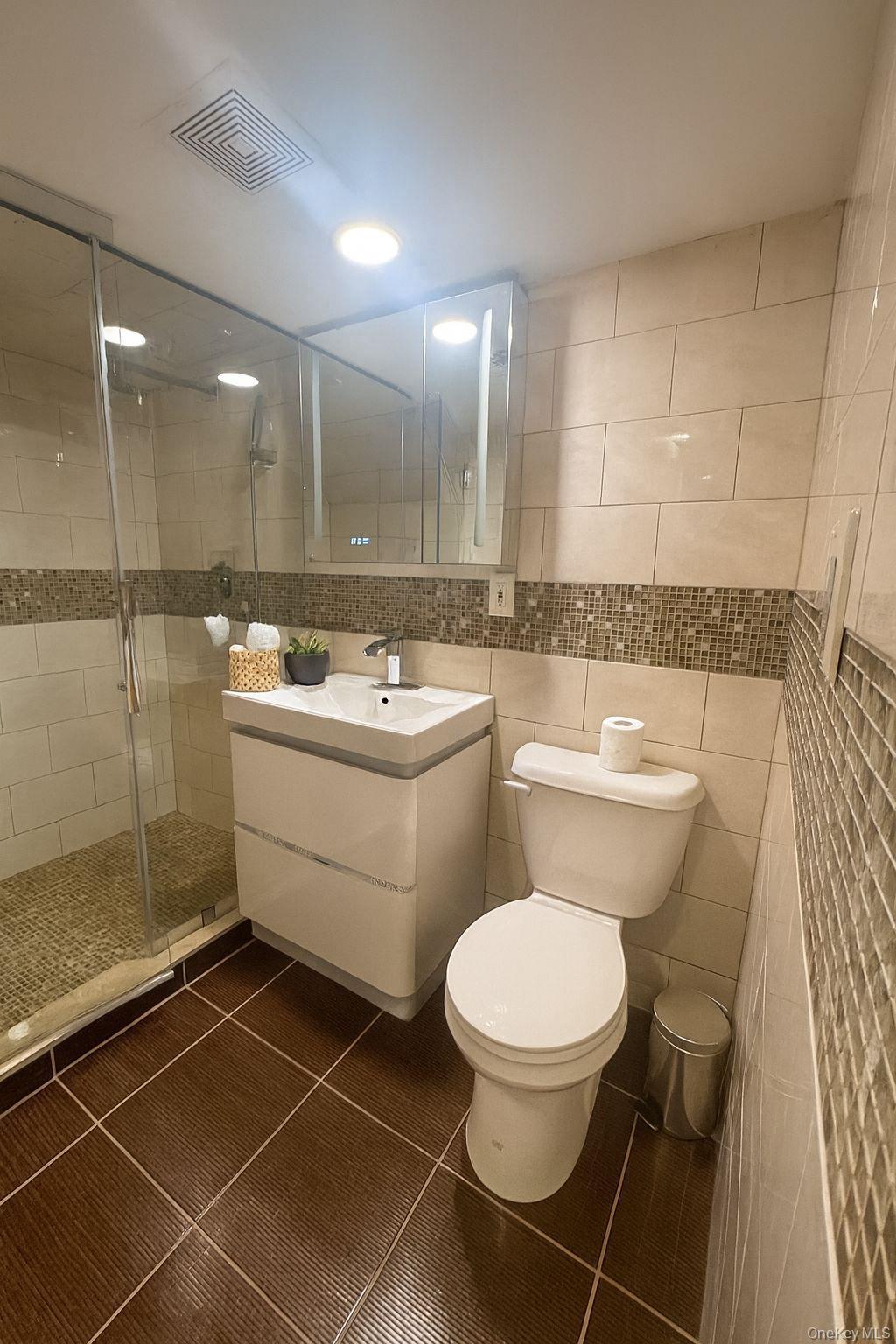 Single Family East 71st  Brooklyn, NY 11234, MLS-926355-9