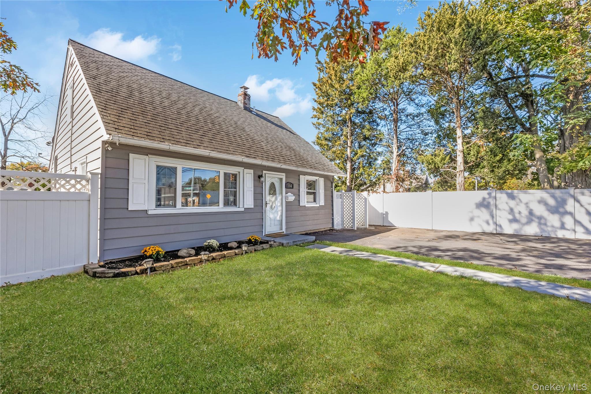 Single Family Carlls  Suffolk County, NY 11703, MLS-926386-25