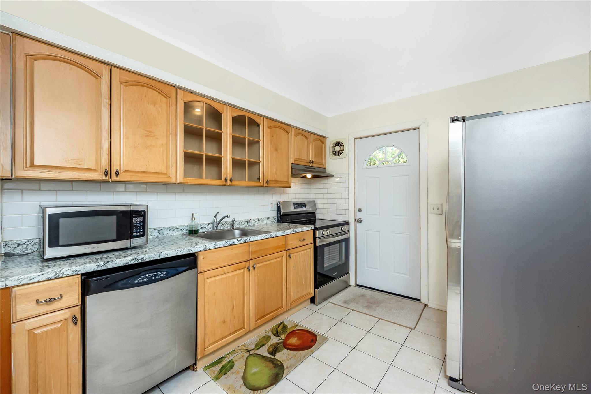 Single Family Carlls  Suffolk County, NY 11703, MLS-926386-6