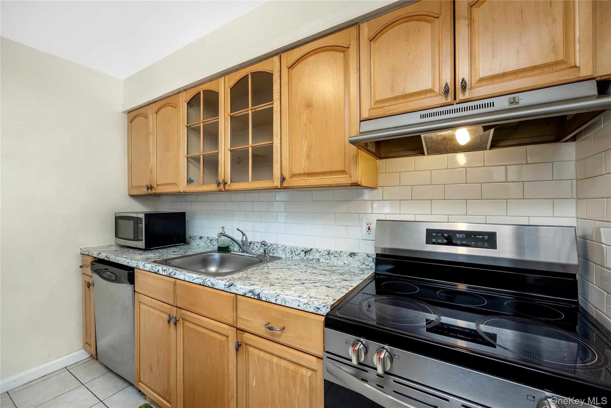 Single Family Carlls  Suffolk County, NY 11703, MLS-926386-7