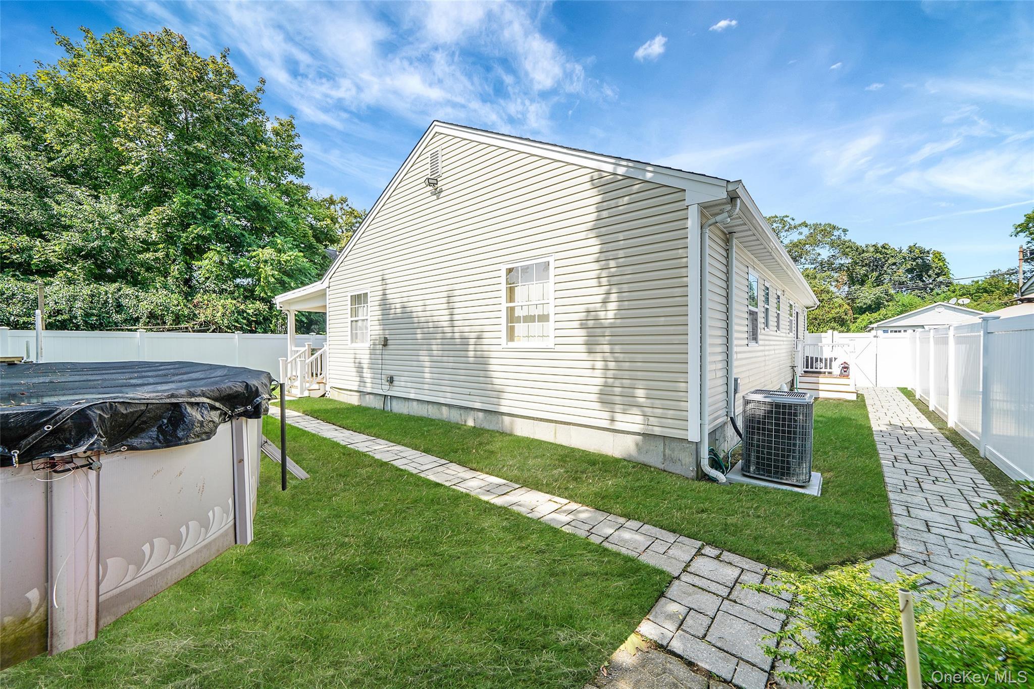 Single Family Edwin Suffolk County, NY 11706, MLS-926395-10