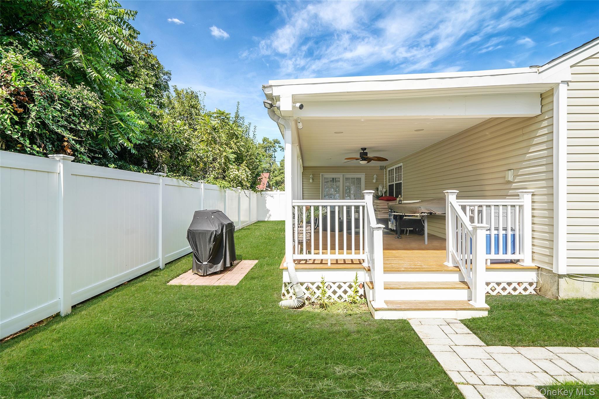 Single Family Edwin Suffolk County, NY 11706, MLS-926395-11