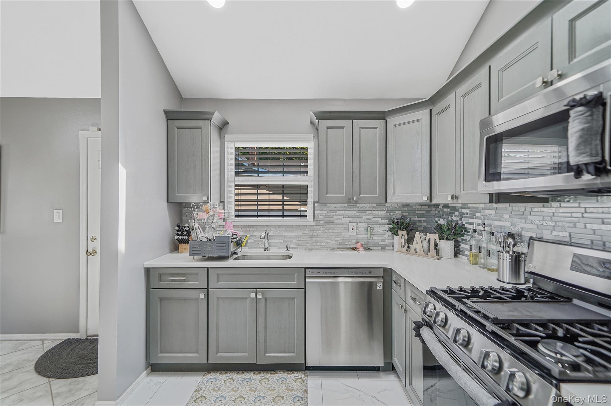 Single Family Edwin Suffolk County, NY 11706, MLS-926395-16