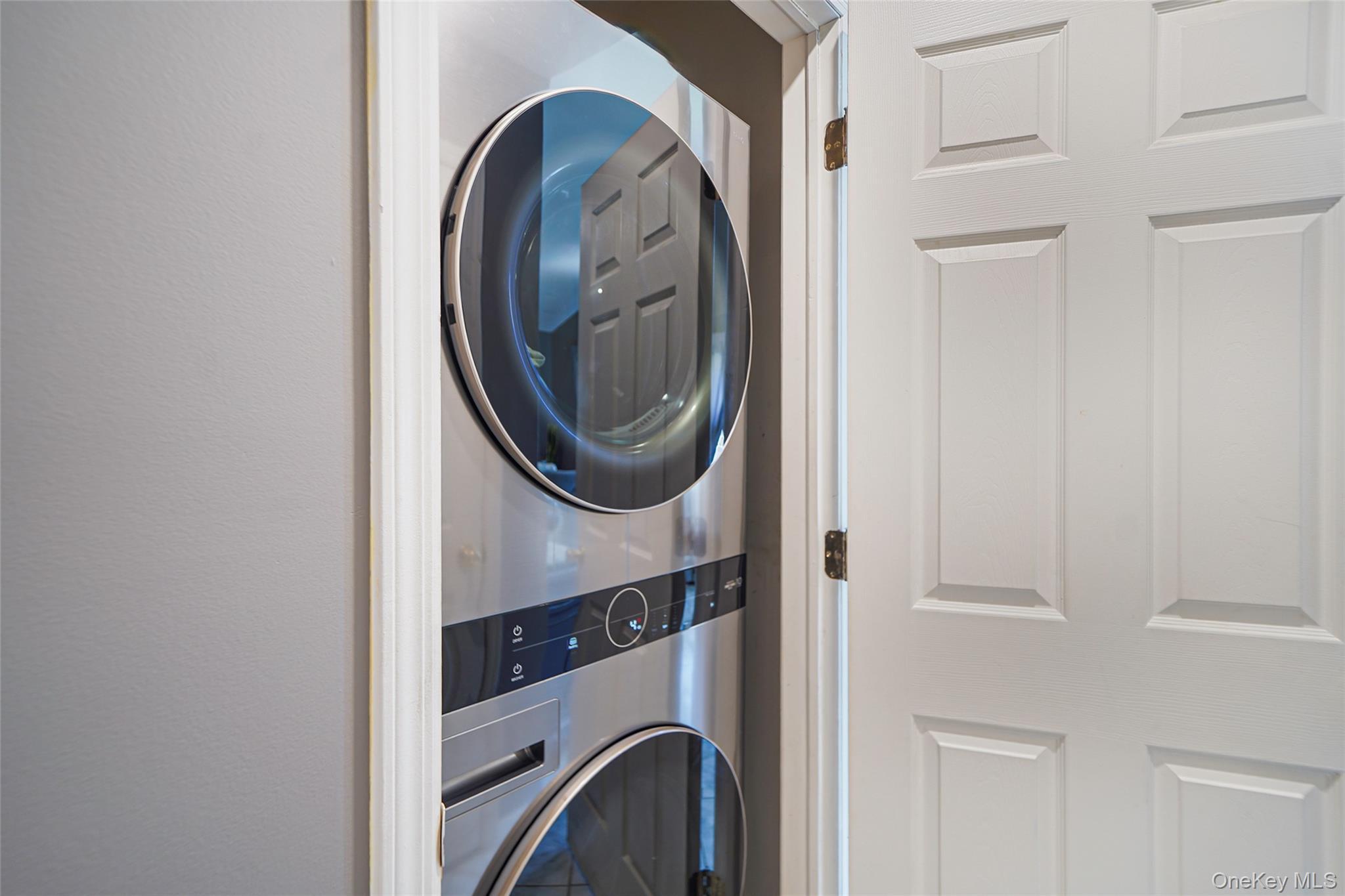 Single Family Edwin Suffolk County, NY 11706, MLS-926395-25