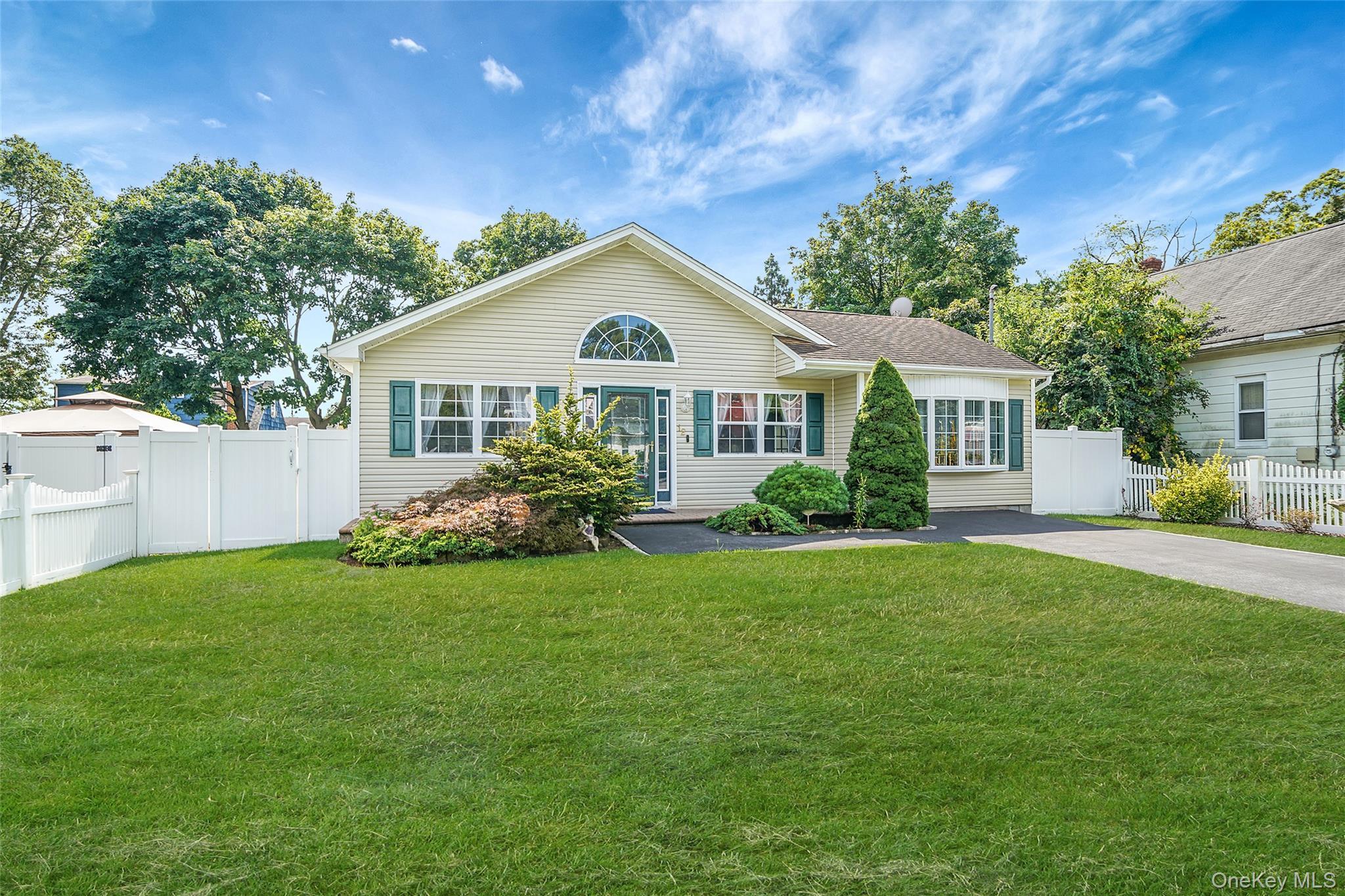 Single Family Edwin Suffolk County, NY 11706, MLS-926395-3