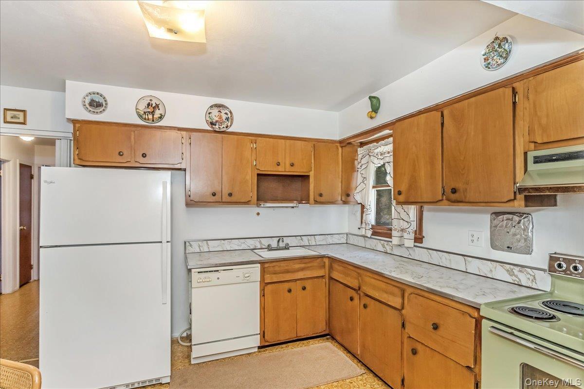 Single Family Roxy  Nassau County, NY 11563, MLS-926398-11