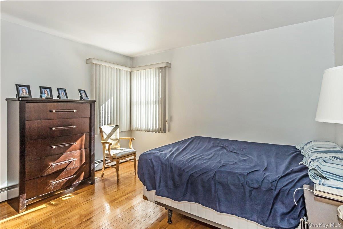 Single Family Roxy  Nassau County, NY 11563, MLS-926398-16