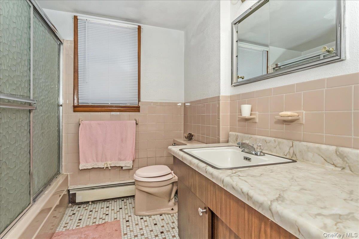 Single Family Roxy  Nassau County, NY 11563, MLS-926398-17