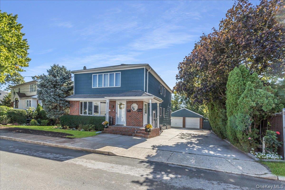 Single Family Roxy  Nassau County, NY 11563, MLS-926398-2