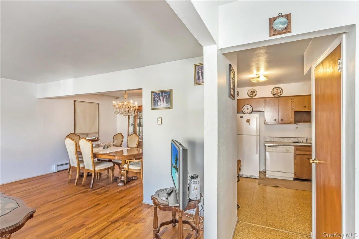 Single Family Roxy  Nassau County, NY 11563, MLS-926398-5