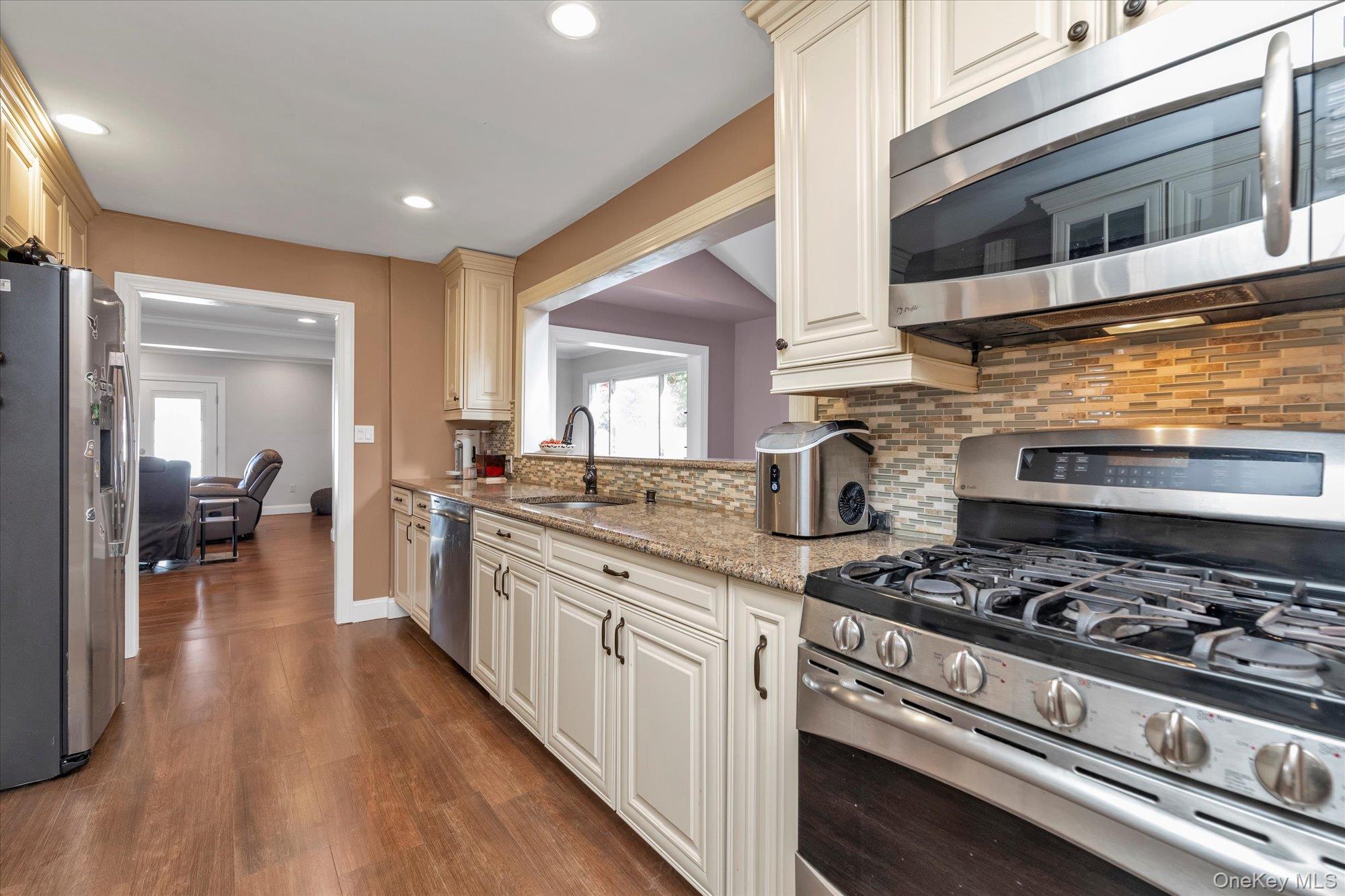 Single Family Carpenter  Nassau County, NY 11572, MLS-926433-10