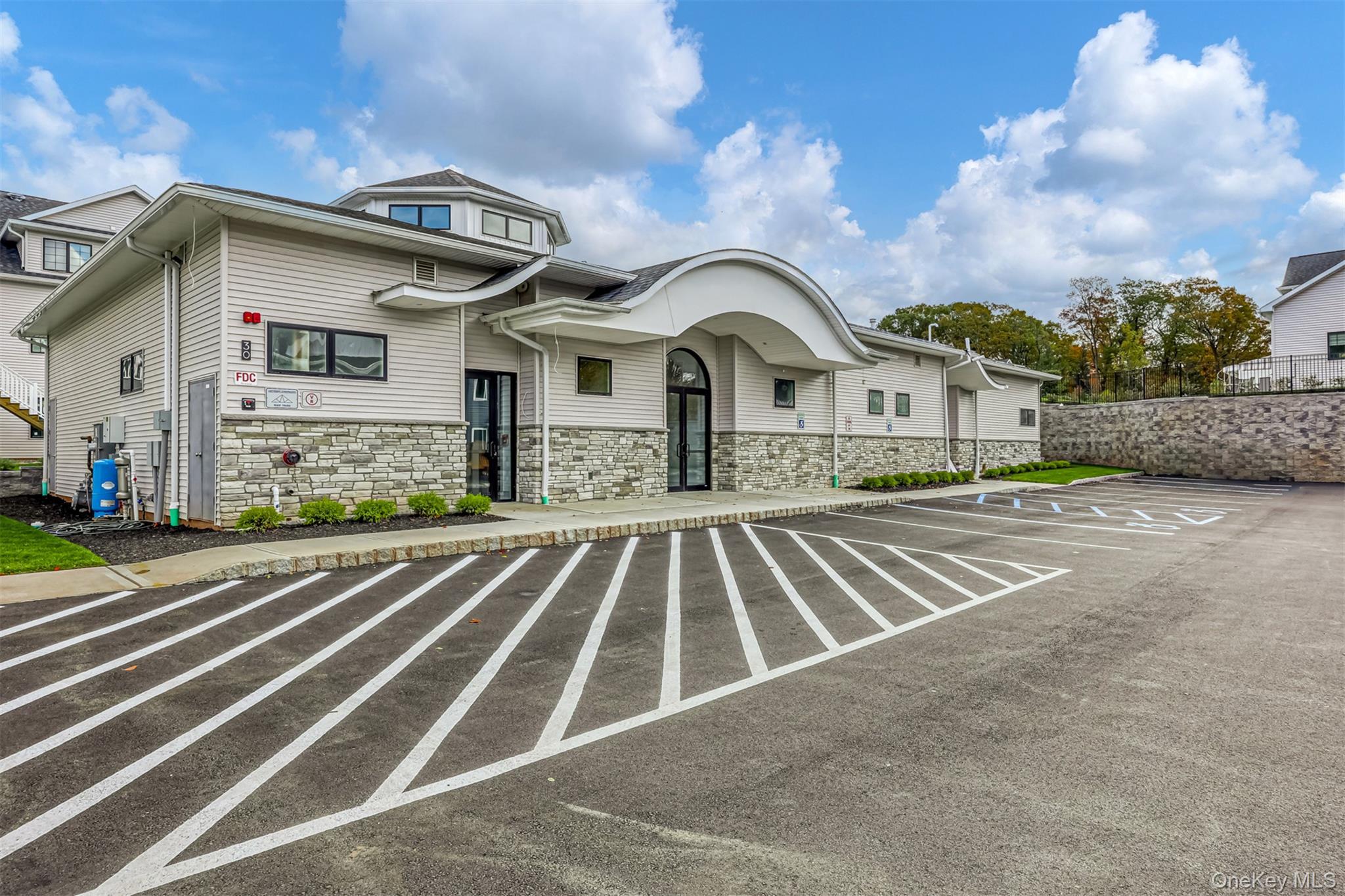 Condo Silverwood  Rockland County, NY 10901, MLS-926445-24