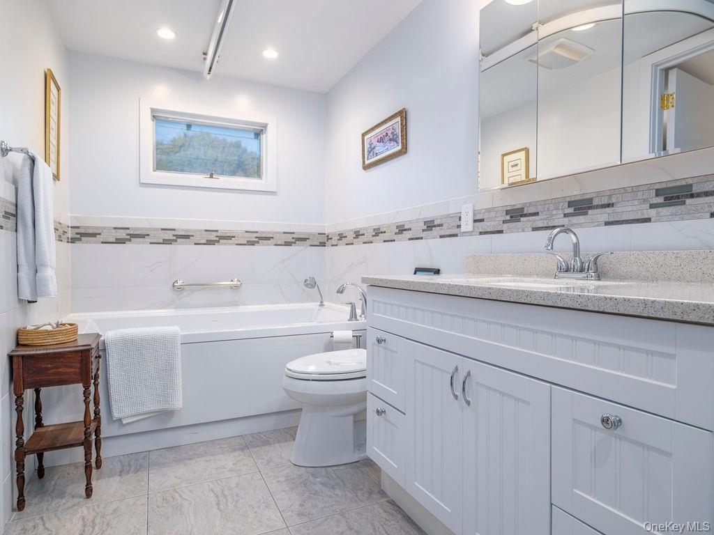 Single Family Ruch Suffolk County, NY 11971, MLS-926461-15