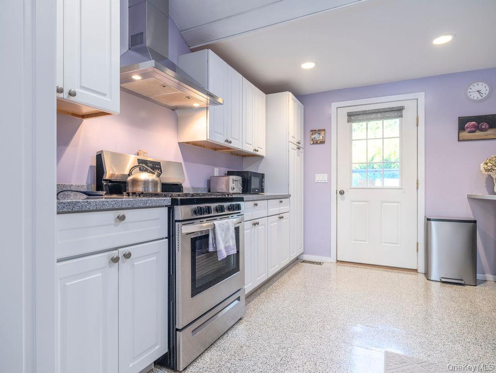 Single Family Ruch Suffolk County, NY 11971, MLS-926461-17