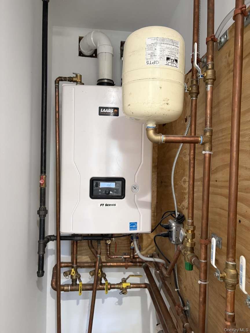 Single Family Furrow  Nassau County, NY 11756, MLS-926483-20